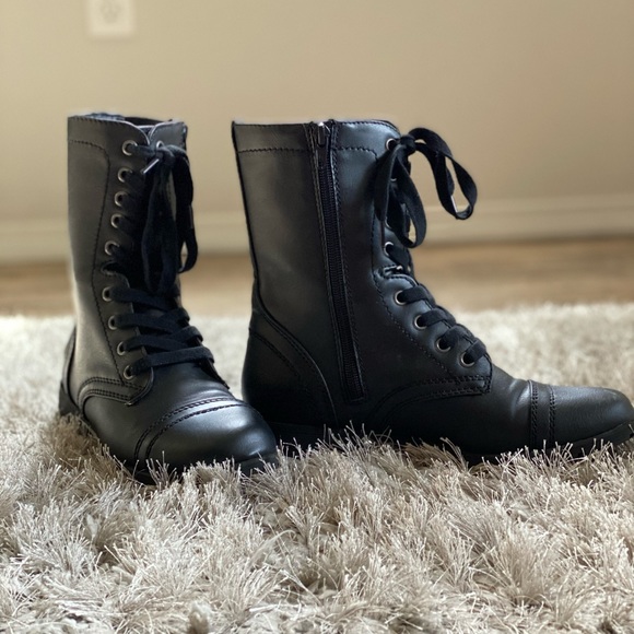 Black boot - Picture 2 of 7
